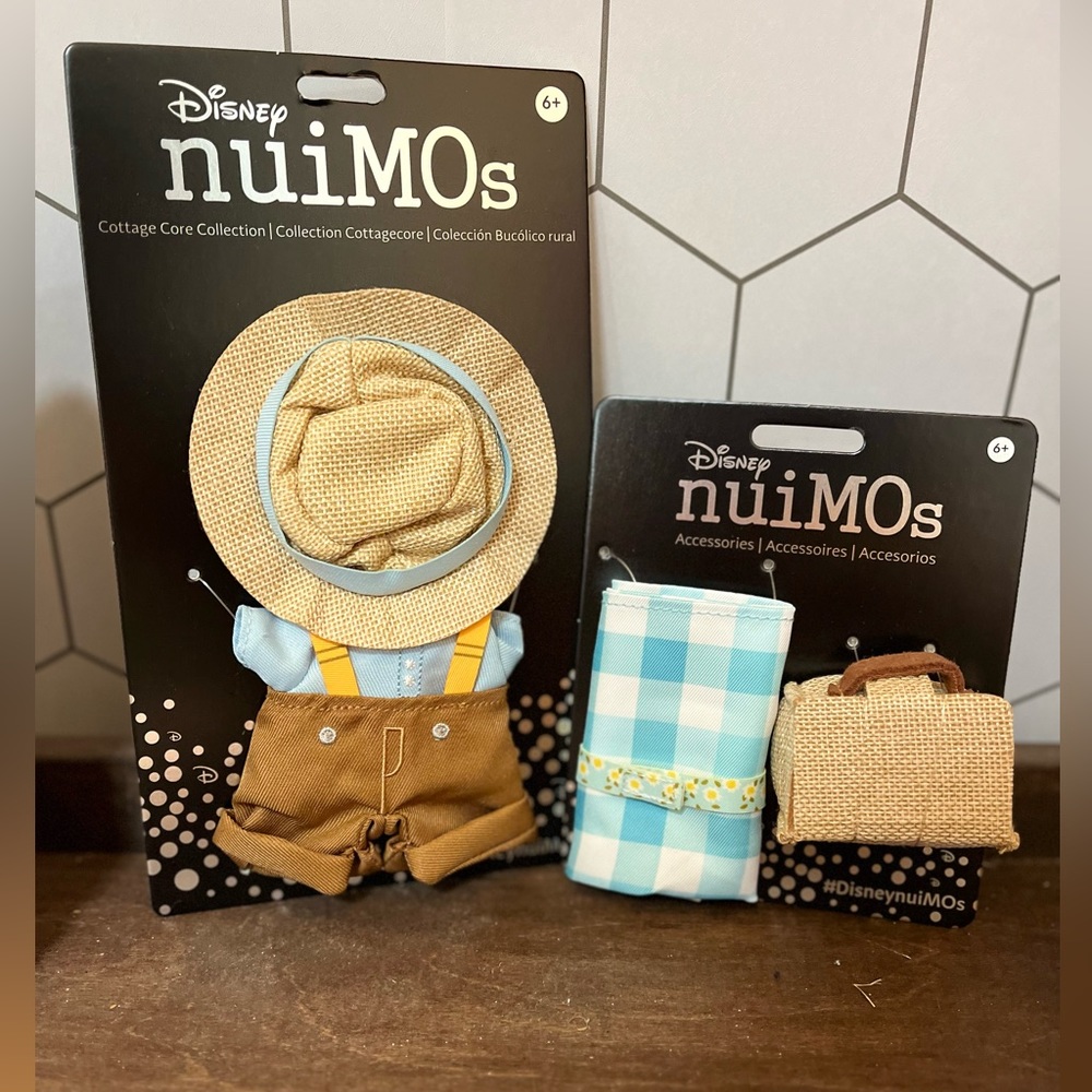 NWT- Nuimos Picnic outfit and accessories bundle